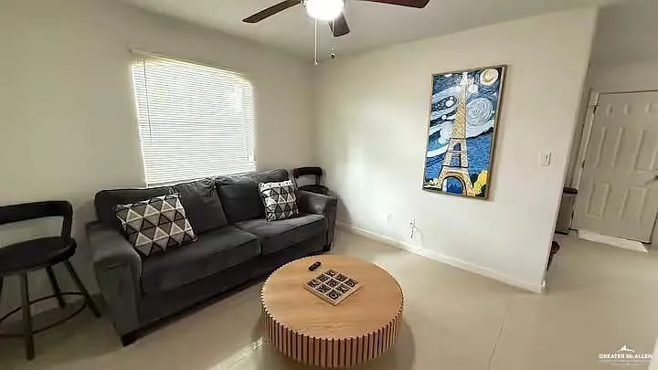 2 bed, 2.0 bath, 861 sqft, $800 — Photo 2