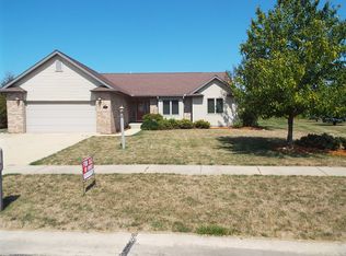 903 Mathews Ln, Fisher, IL 61843