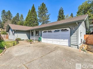 110 NW Sinclair Dr, Grants Pass, OR 97526