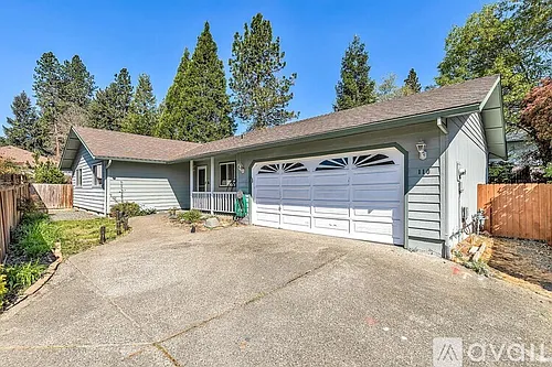 110 NW Sinclair Dr Photo 1