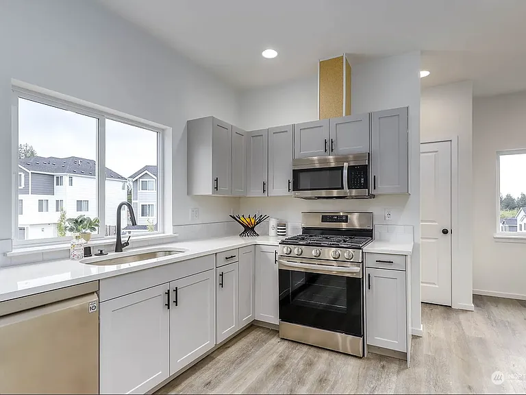 1042 NW Dragonstone St — Photo 18