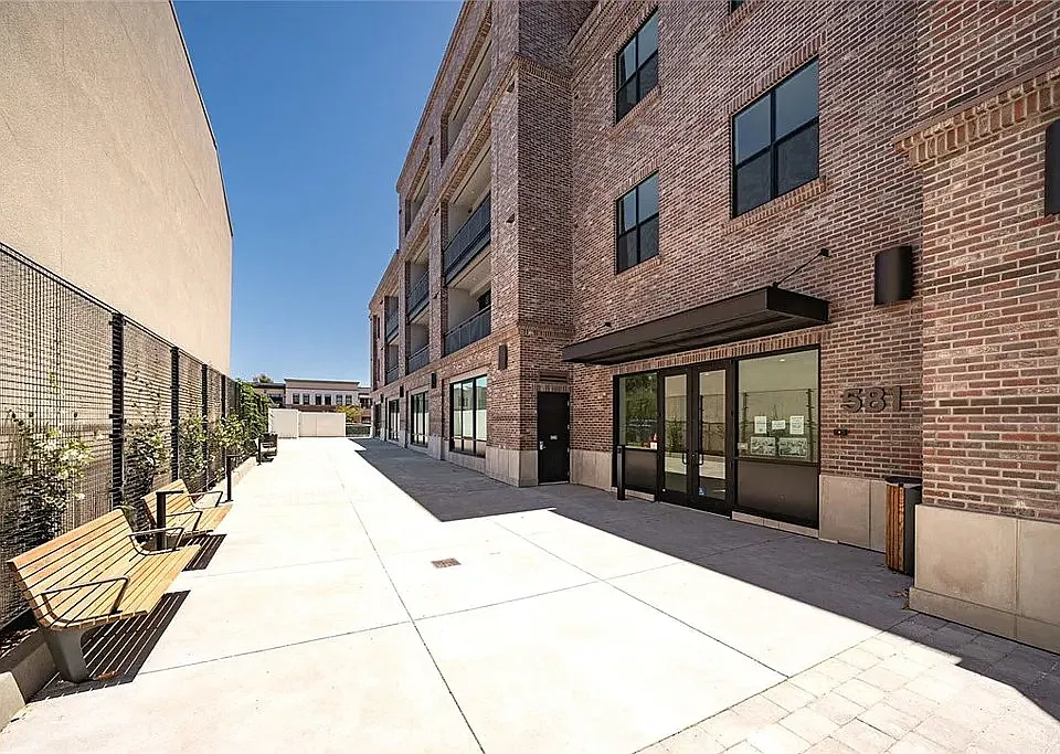 581 Higuera St #303