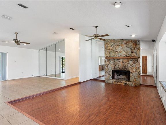 4th image of 2309 SW Chestnut Lane