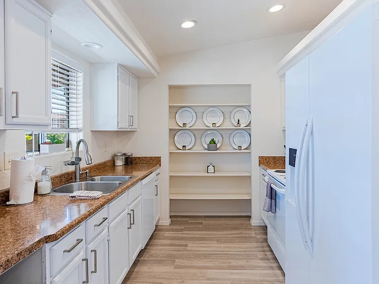 3280 Rocking Horse Dr — Photo 3