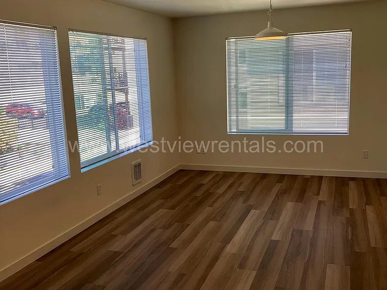 524 32nd St — Photo 26