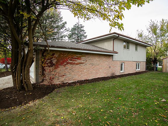 3rd image of 1016 E 168th St
