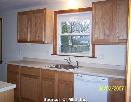 2nd image of 28 Cora St