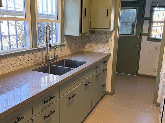 3rd image of 1808 Carmona Ave Unit 1
