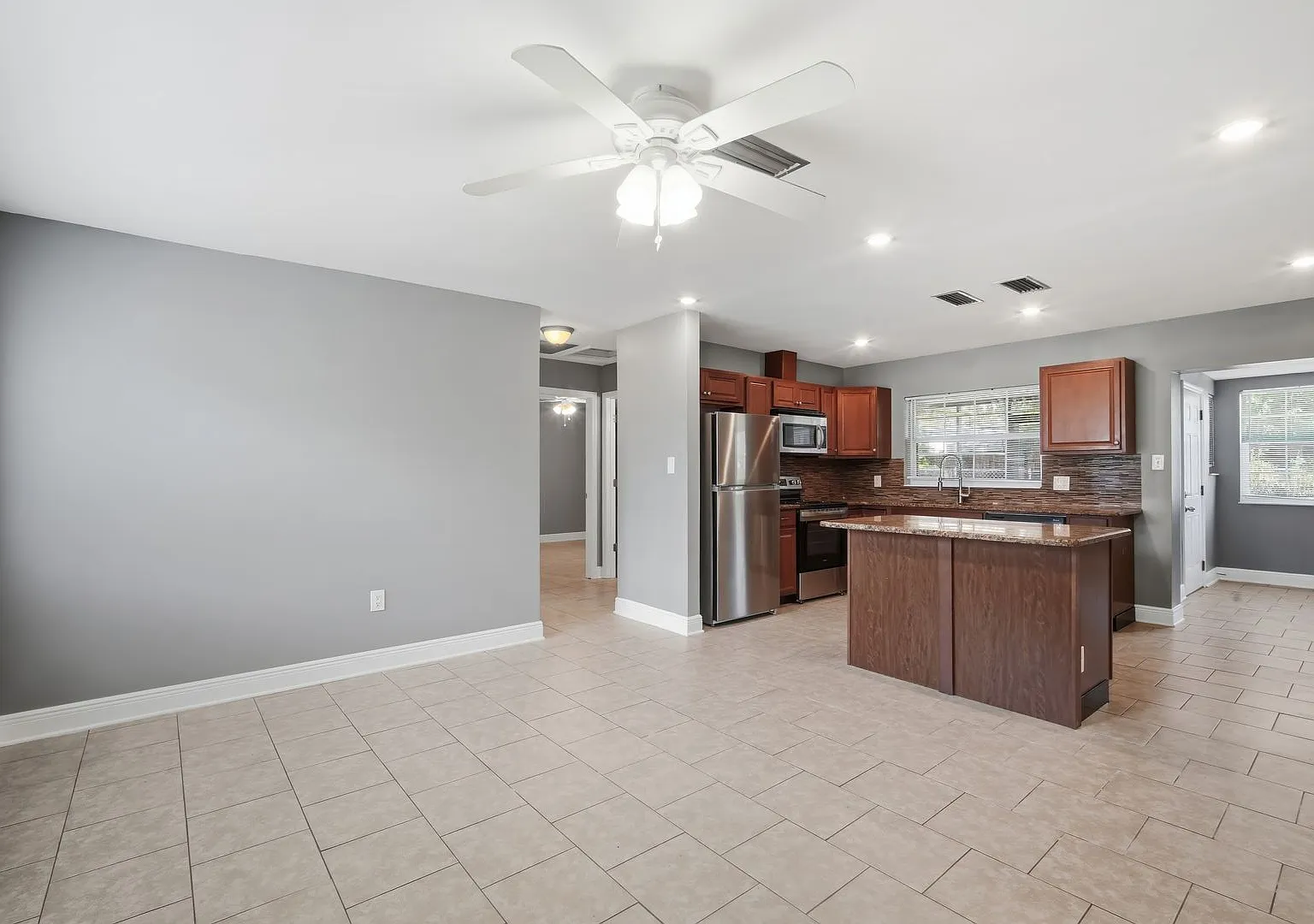 Beautifully Renovated 3-Bedroom, 2-Bath Tampa Home in Forest Hills — Photo 4