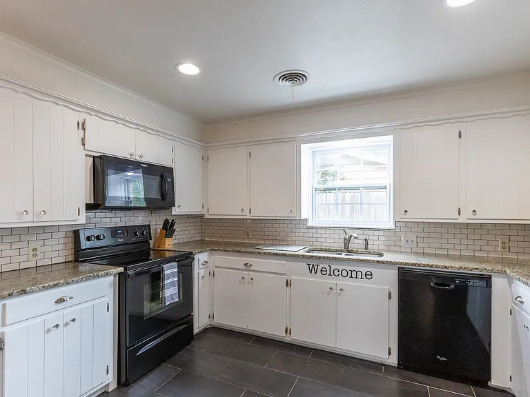 2132 Sylvan Dr — Photo 10