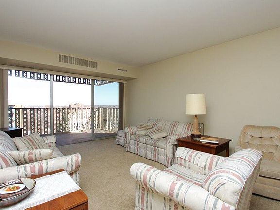 2nd image of 1223 N Race St APT 705