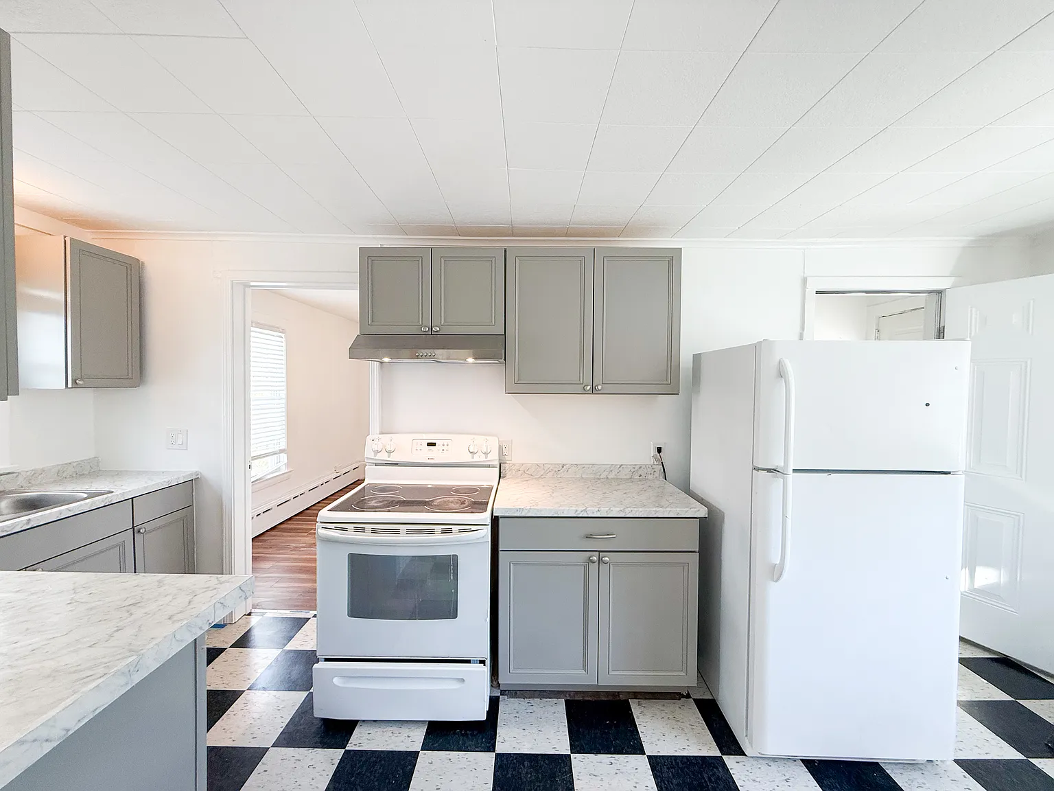 3 bed, 1164 sqft, $2,300 — Photo 2