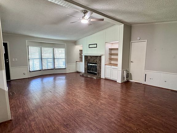 3rd image of 305 Cedar Ln