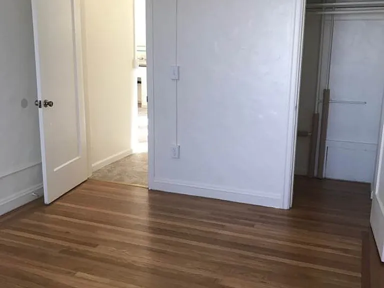 1817 Oxford St — Photo 11