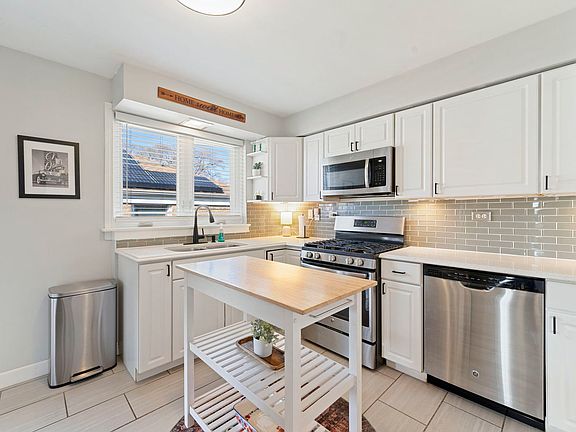 4th image of 3539 Sunset Ln