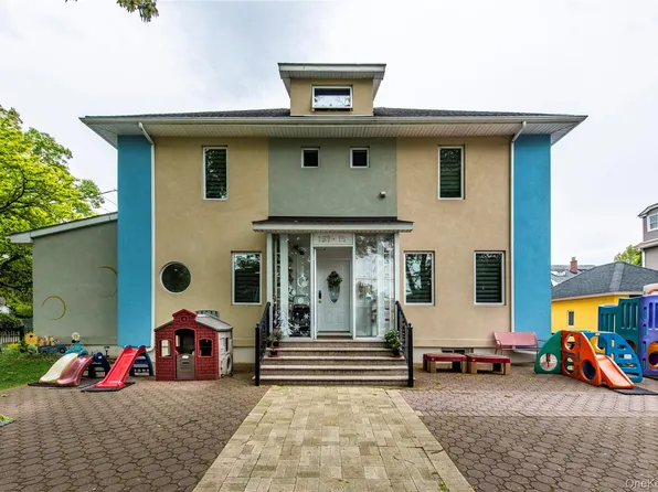 157-15 Oak Avenue, Flushing, NY 11355