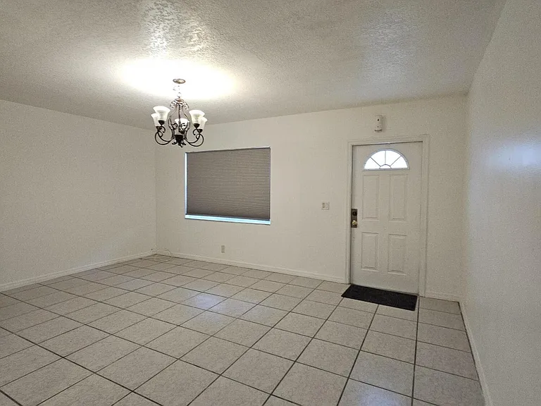 5050 SW 40th Ave #4 — Photo 10