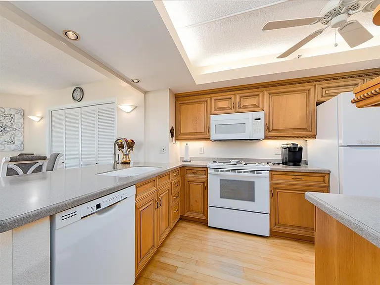 690 Island Way #404 — Photo 5