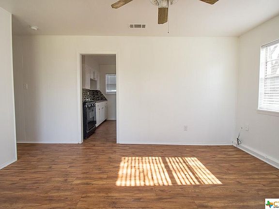 4th image of 207 E Reagan Ave