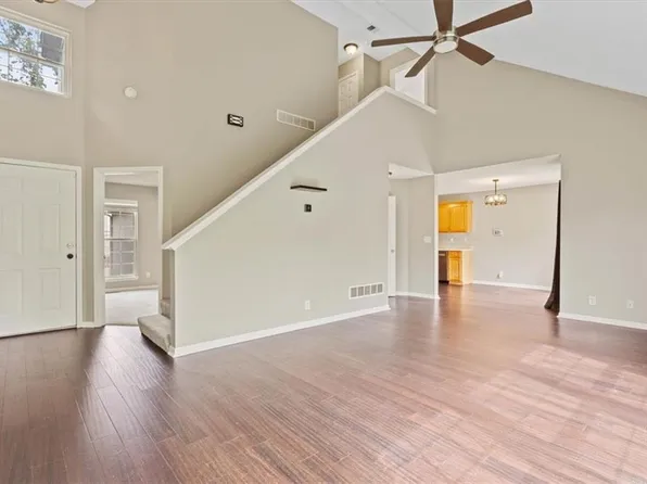21682 S Main St, Spring Hill, KS 66083