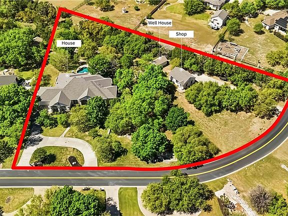 3rd image of 205 W Majestic Oak Ln