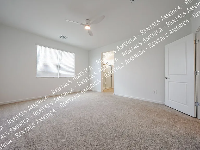 3380 N Camden Dr — Photo 17