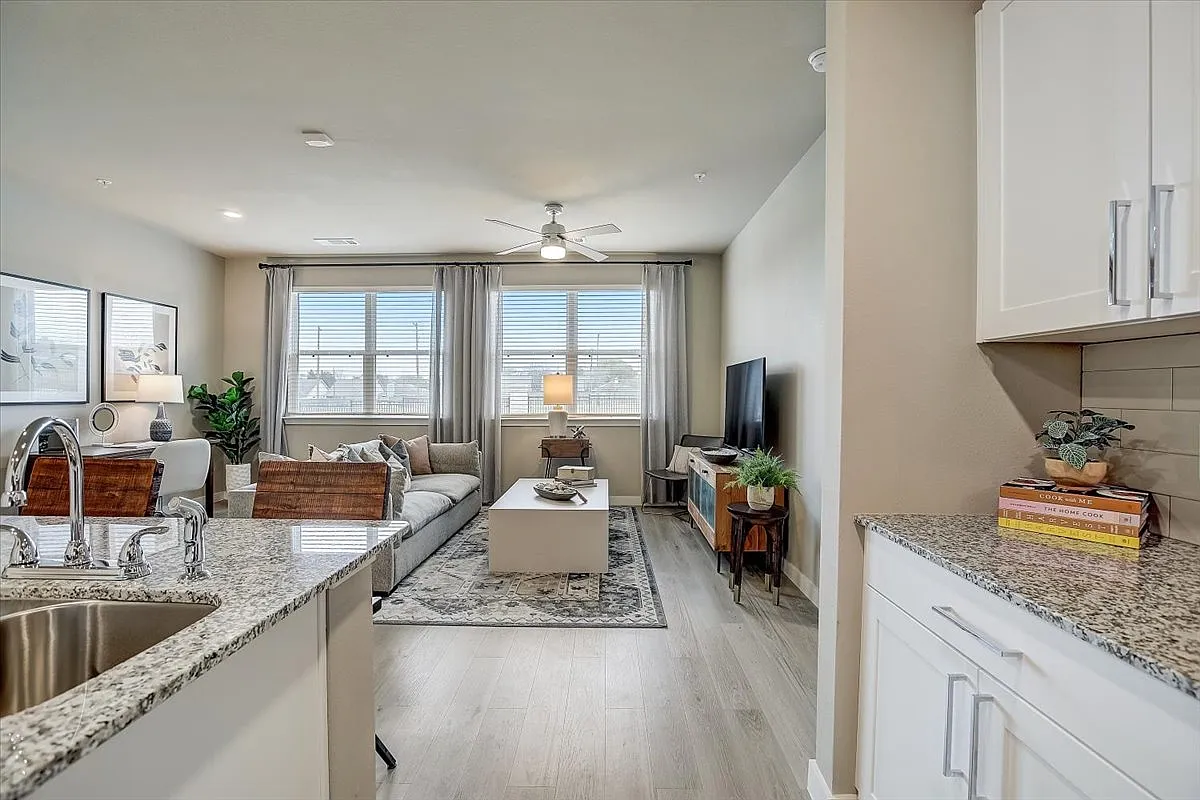 Skyview North Apartments — Photo 3