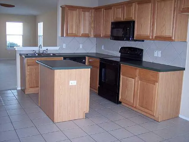 208 Carol Ave — Photo 2