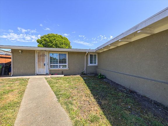 3rd image of 27894 Biscayne Ave