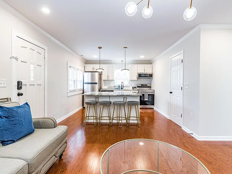 110 Jordan Ln — Photo 17