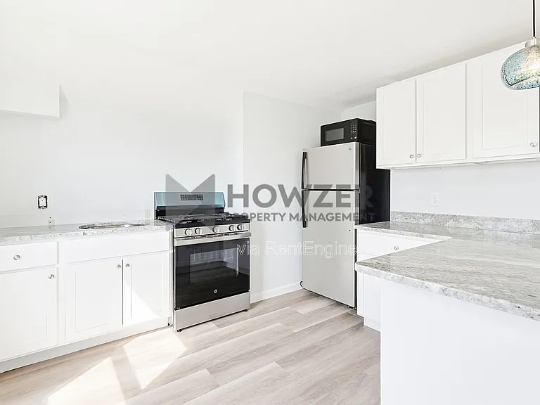 24 Crocker St #A4 — Photo 1