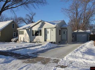 406 Monroe Ave, North Mankato, MN 56003