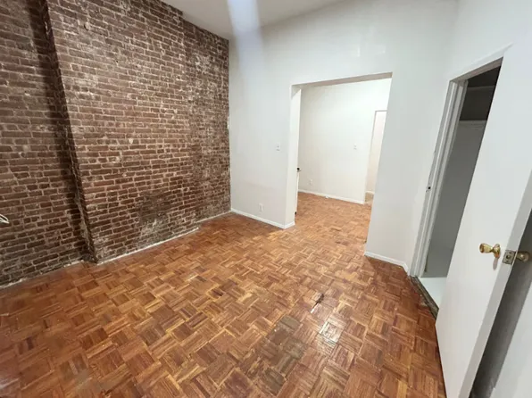 1727 2nd Avenue 1NR image 2 of 13
