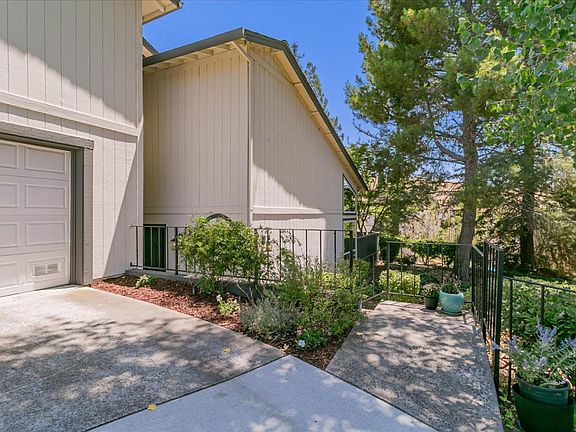 3rd image of 7391 Tulare Hill Dr