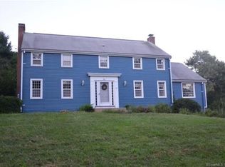 29 Crestwood Rd, Simsbury, CT 06070