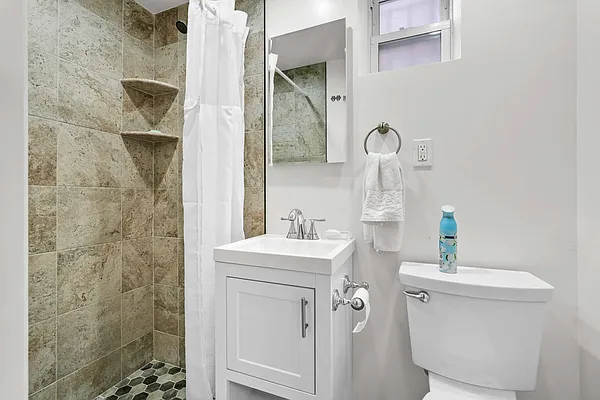 Bathroom, photo 2