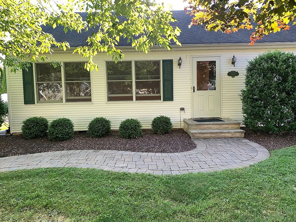 1407 Bay Plaza photo 1