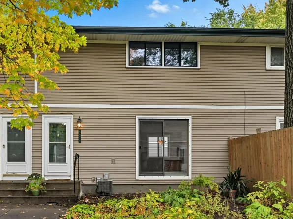 2741 Upland Ct N, Plymouth, MN 55447