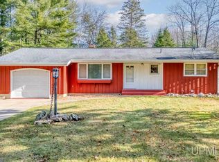 W9293 Hibbard St, Iron Mountain, MI 49801