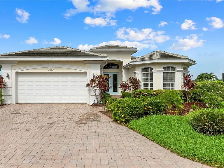 4924 Sedgewood Ln — Photo 2
