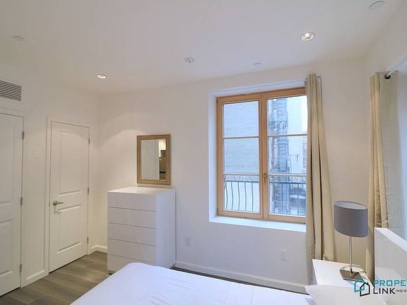4th image of 145 Mulberry St APT 4H