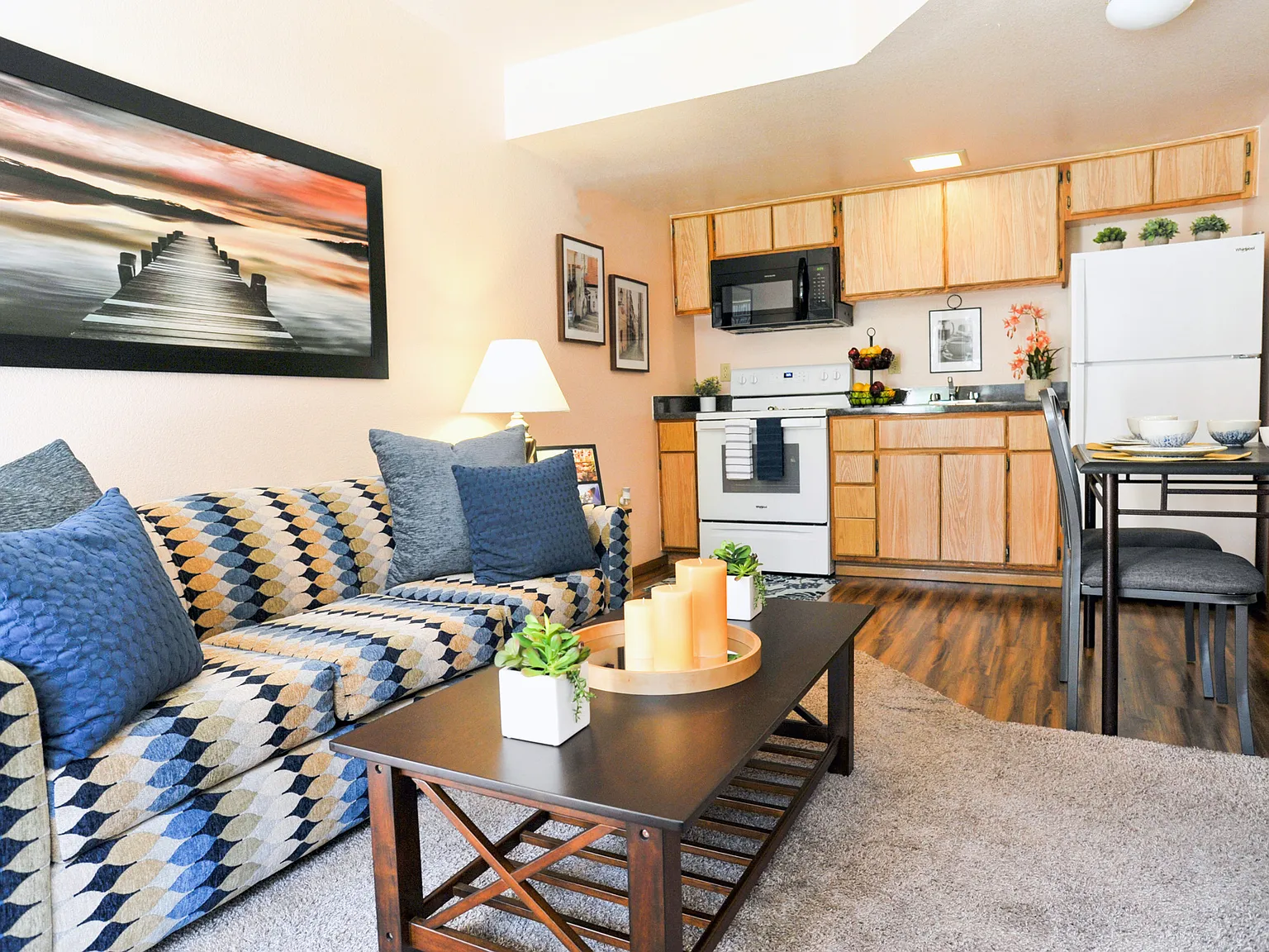 2 bed, 660 sqft, $2,244 — Photo 2