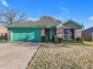 517 Logan Dr, Azle, TX 76020