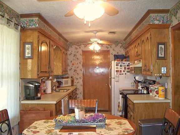 3rd image of 4 N Gibson Ln