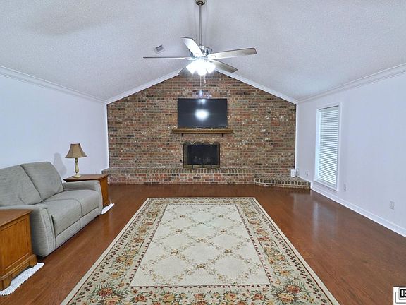 2nd image of 906 Dean Chapel Rd