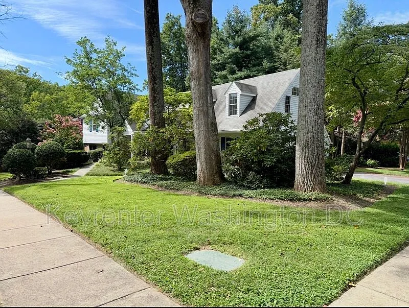 1995 Lancashire Dr