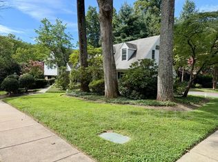 1995 Lancashire Dr, Rockville, MD 20854