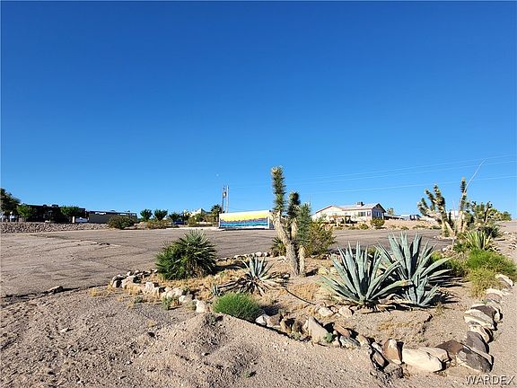 3rd image of 390 E Meadview Boulevard
