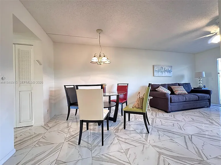 569 Fanshaw N #569 — Photo 3