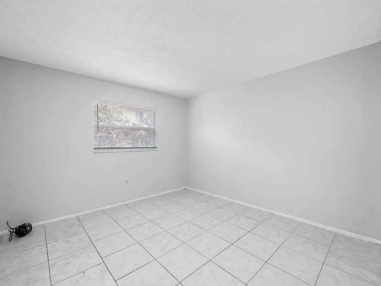 1767 Leo Ln S — Photo 39